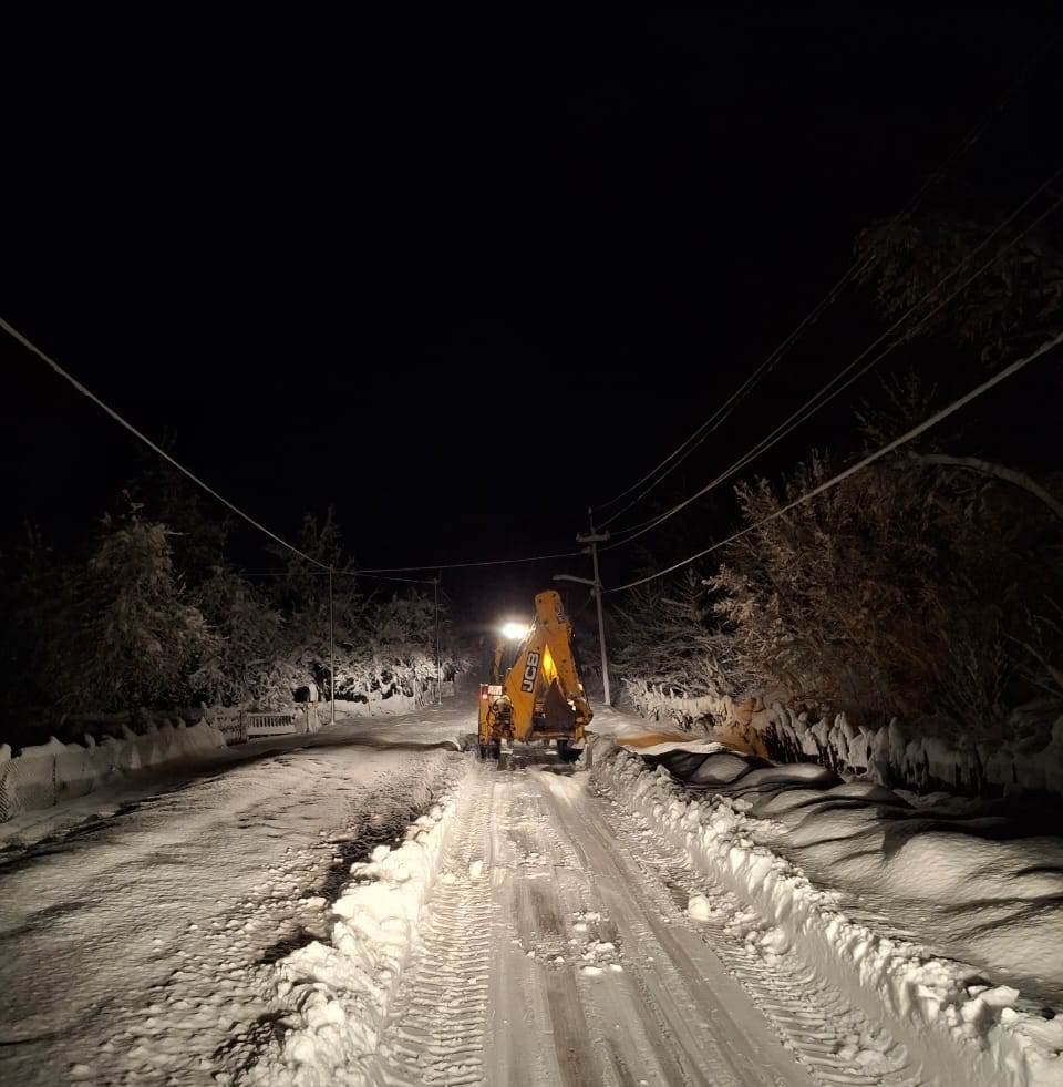 მარტვილის მუნიციპალიტეტში, თოვლის სახით მოსული უხვი ნალექისგან, მთელი ღამის განმავლობაში გაწმენდითი სამუშაოები მიმდინარეობს