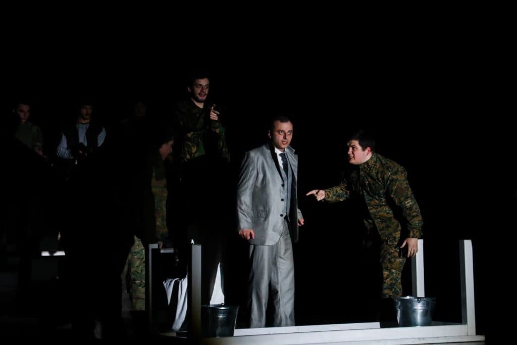 გიორგი ჭანტურიას სპექტაკლი ,,უკანასკნელი თოლია,“ რომელიც ჟიული შარტავას სიცოცხლის ბოლო დღეს ეხება დასმა სენაკის თეატრში წარადგინა [ფოტორეპორტაჟი] - image 11