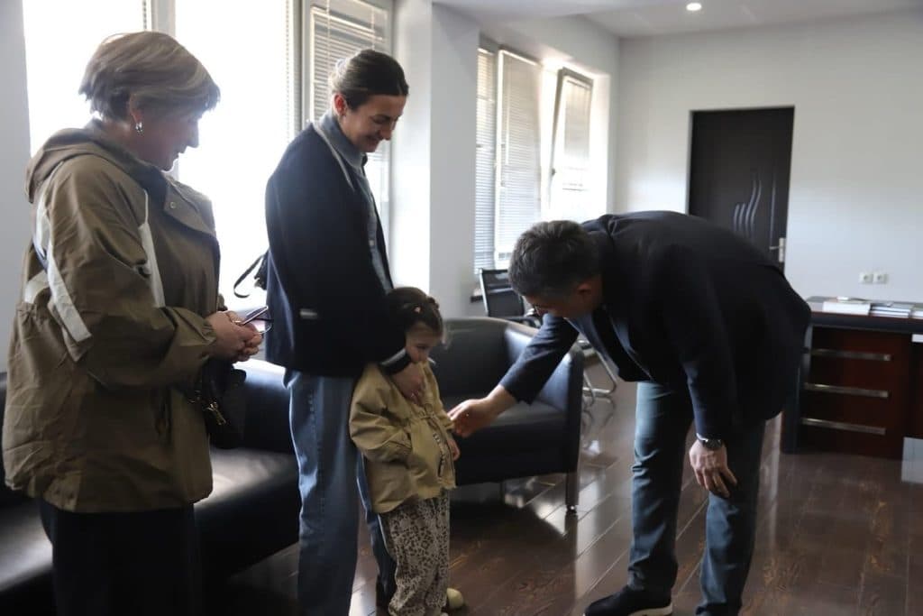 დავით კოდუამ ბიუროში მოქალაქეებთან შეხვედრა გამართა - image 4