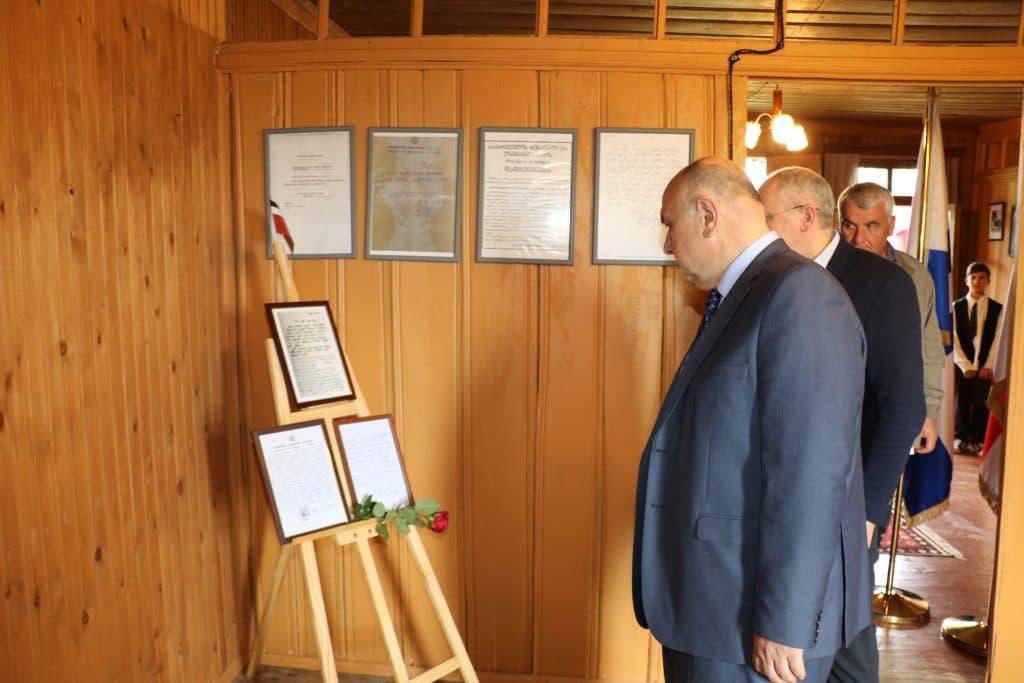 ხიბულაში ზვიად გამსახურდია მემორიალურ სახლში რეფერენდუმის და პირველი პრეზიდენტის დაბადების დღისადმი მიძღვნილი ღონისძება ჩატარდა - image 3