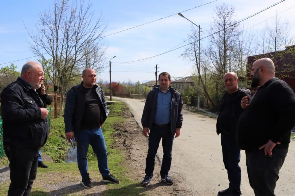 აბაშაში დავით კაჭარავას სახელობის ქუჩის რეაბილიტაცია გრძელდება