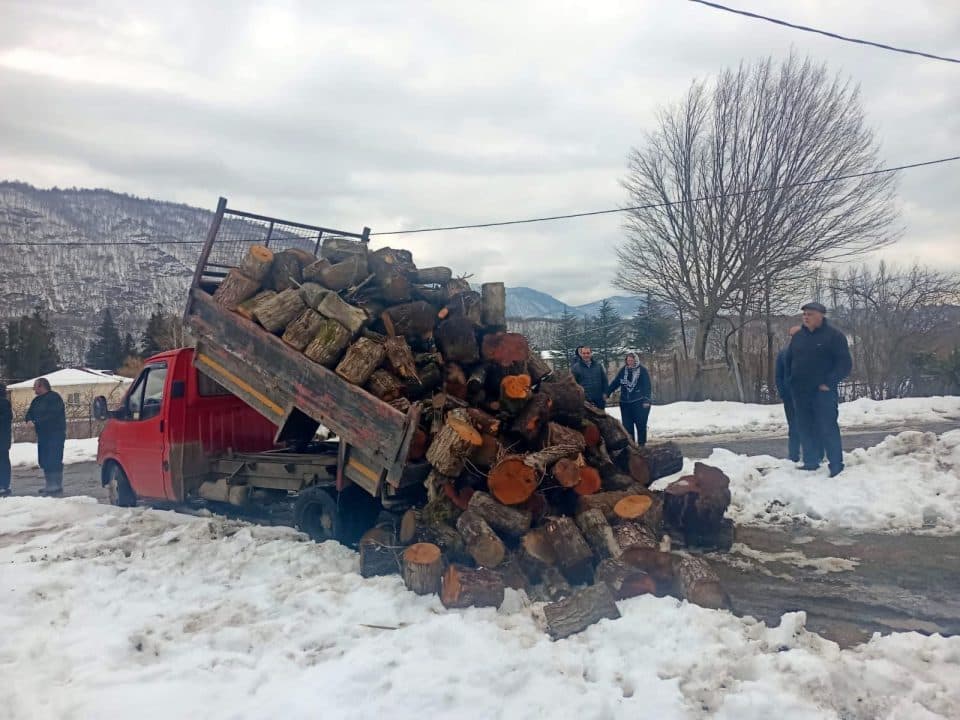 ლევან მგალობლიშივილის დავალებით, ფოცხოეწერში მცხოვრები დევნილი მოსახლეობის შეშით უზრუნველყოფა განხორციელდა