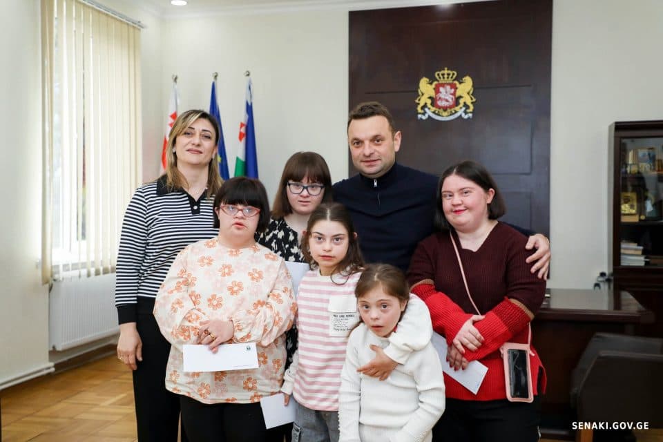 სენაკის მერი მუნიციპალიტეტში მცხოვრებ დაუნის სინდრომის მქონდე მოზარდებს შეხვდა
