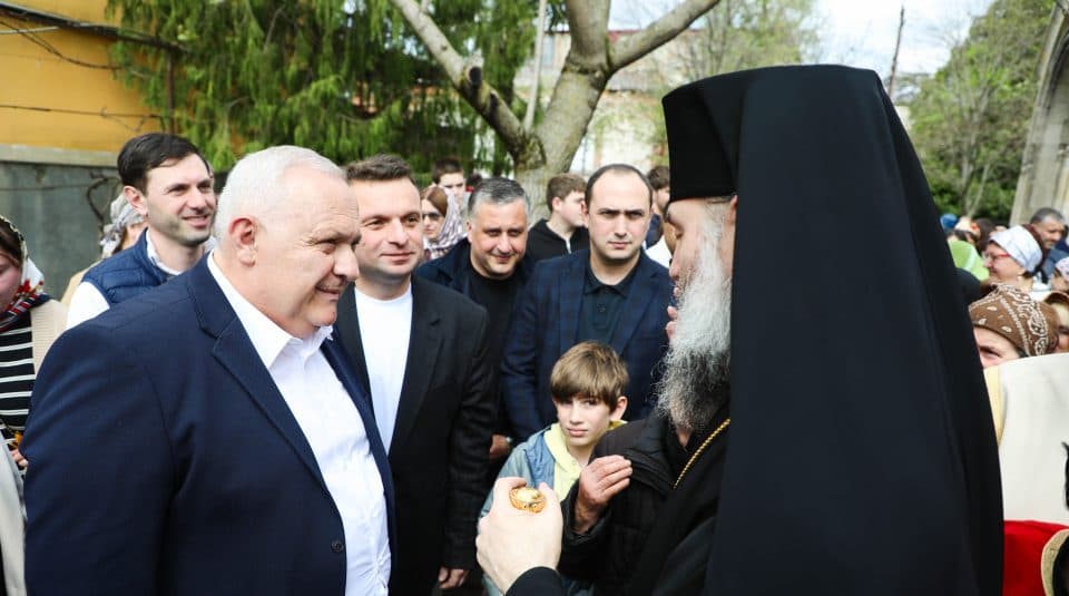 სამეგრელო-ზემო სვანეთის სახელმწიფო რწმუნებული სადღესასწაულო წირვას სენაკში დაესწრო