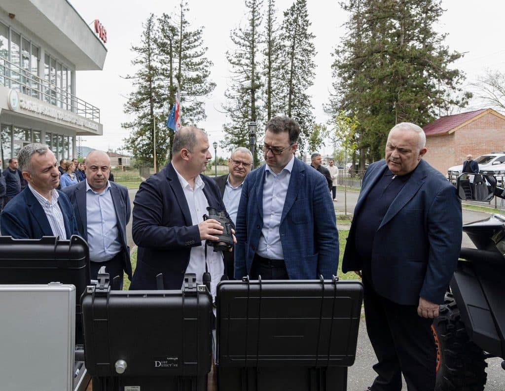 დავით სონღულაშვილი გარემოსდაცვითი ზედამხედველობის დეპარტამენტის სამეგრელო-ზემო სვანეთის რეგიონული სამმართველოს თანამშრომლებს შეხვდა - image 2