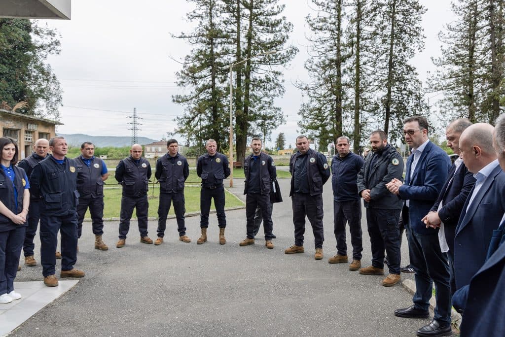 დავით სონღულაშვილი გარემოსდაცვითი ზედამხედველობის დეპარტამენტის სამეგრელო-ზემო სვანეთის რეგიონული სამმართველოს თანამშრომლებს შეხვდა - image 3