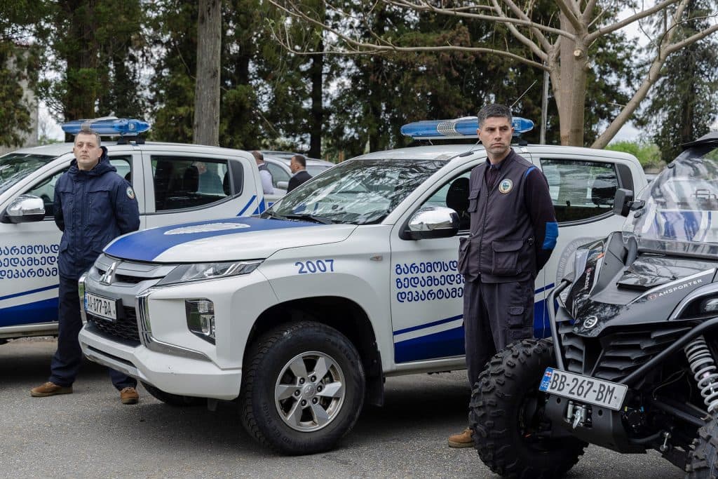 დავით სონღულაშვილი გარემოსდაცვითი ზედამხედველობის დეპარტამენტის სამეგრელო-ზემო სვანეთის რეგიონული სამმართველოს თანამშრომლებს შეხვდა - image 4