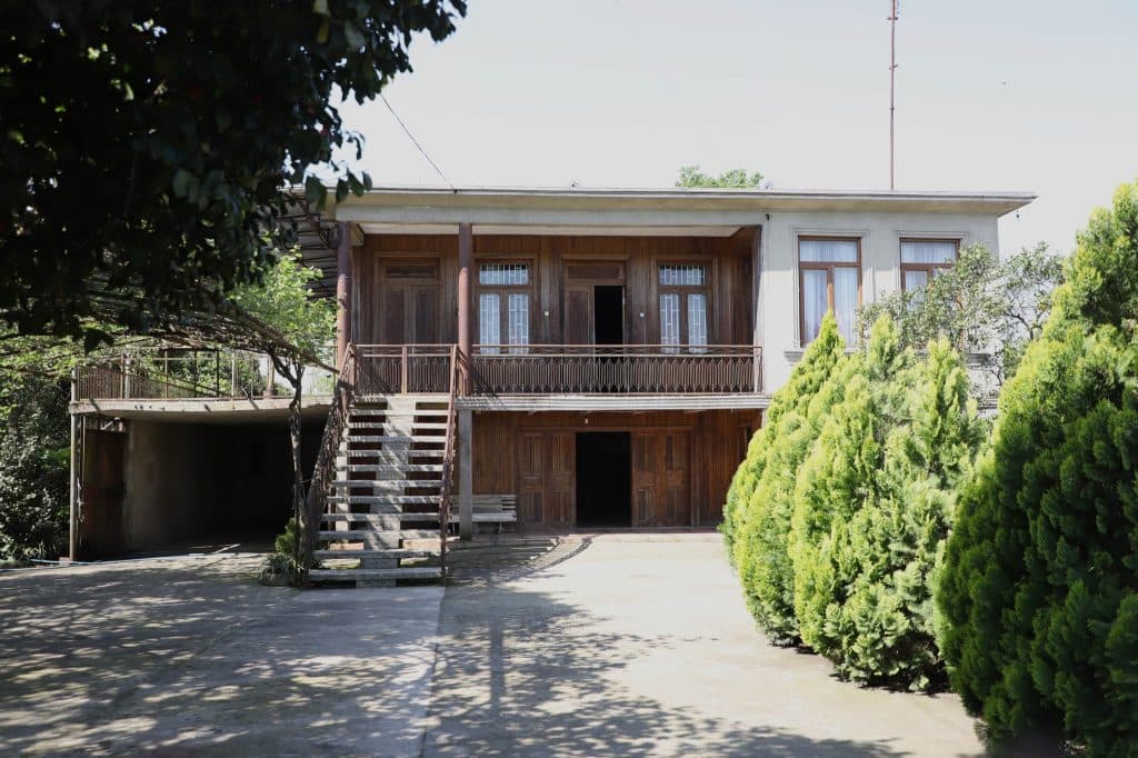 საბერიოში გარდაცვლილი ბავშვების მშობლებს ზუგდიდის მუნიციპალიტეტის სოფელ კოკში საცხოვრებელი სახლი გადაეცათ - image 2