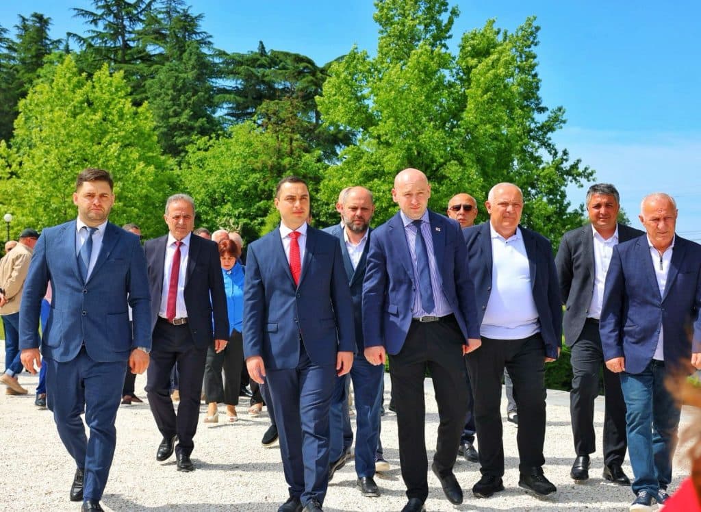 ზუგდიდში გურამ გაბესკირიას ბიუსტი გაიხსნა [ფოტო] - image 2