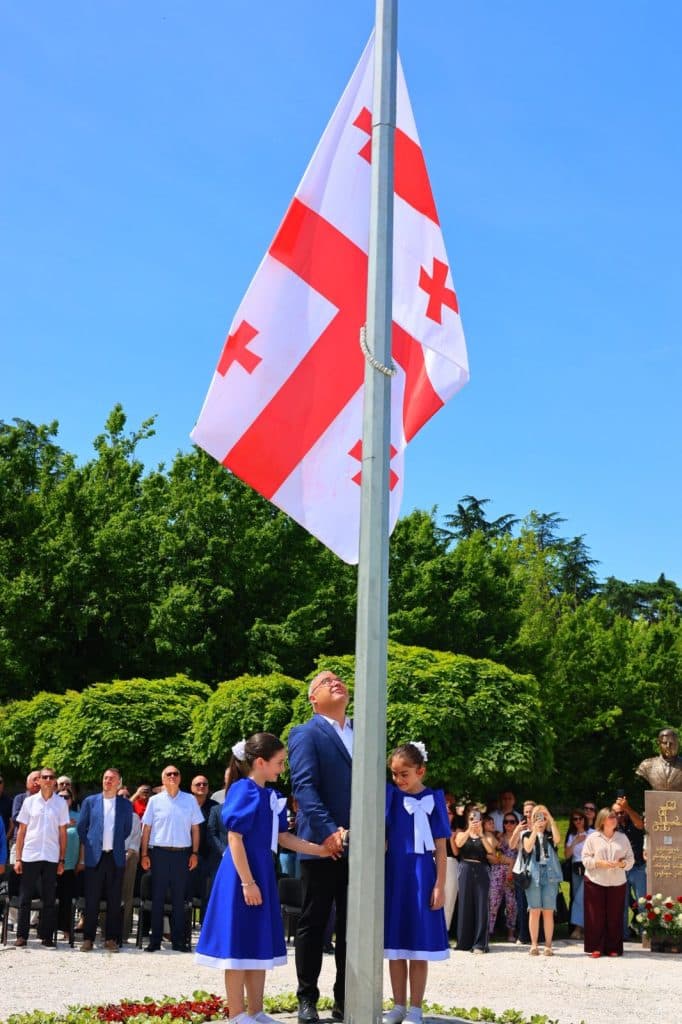 ზუგდიდში გურამ გაბესკირიას ბიუსტი გაიხსნა [ფოტო] - image 3