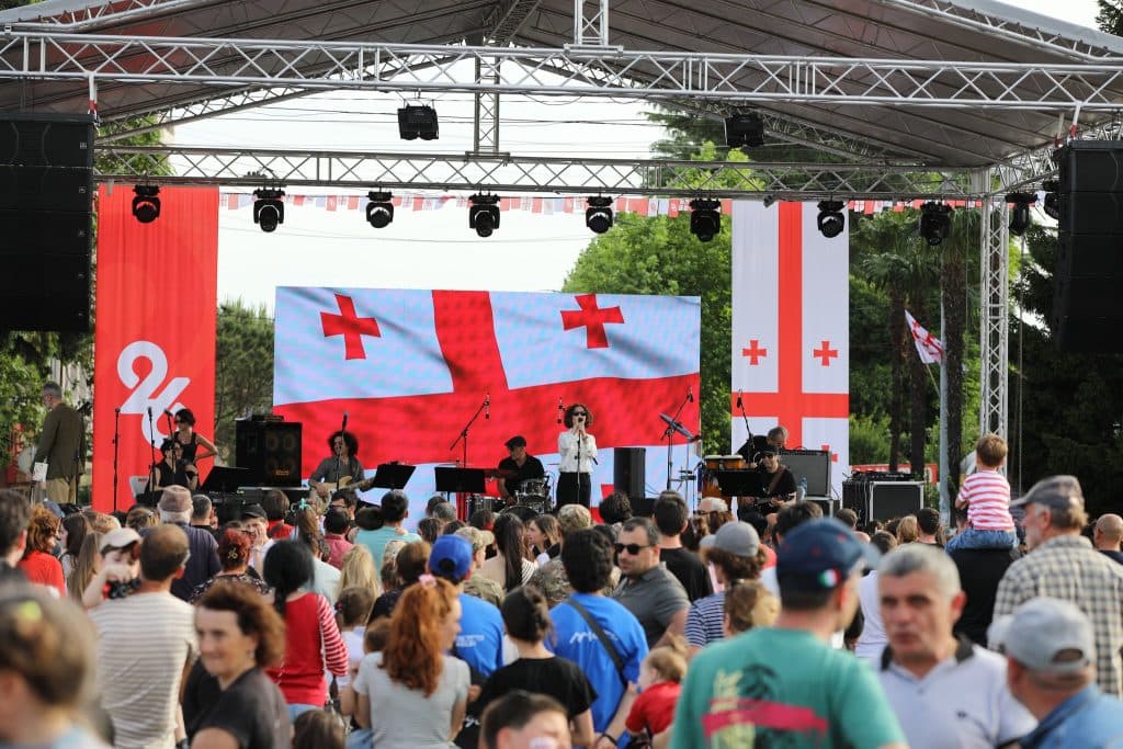 ზუგდიდში დამოუკიდებლობის ღონისძიებები გალა კონცერტით დასრულდა - image 3