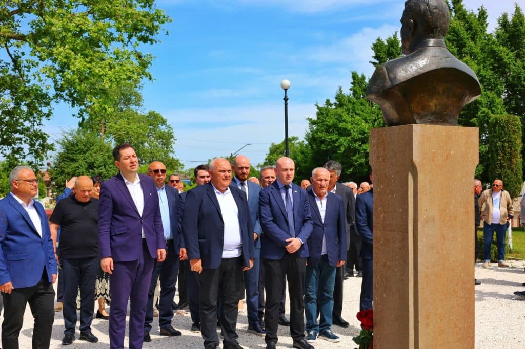ზუგდიდში გურამ გაბესკირიას ბიუსტი გაიხსნა [ფოტო] - image 5