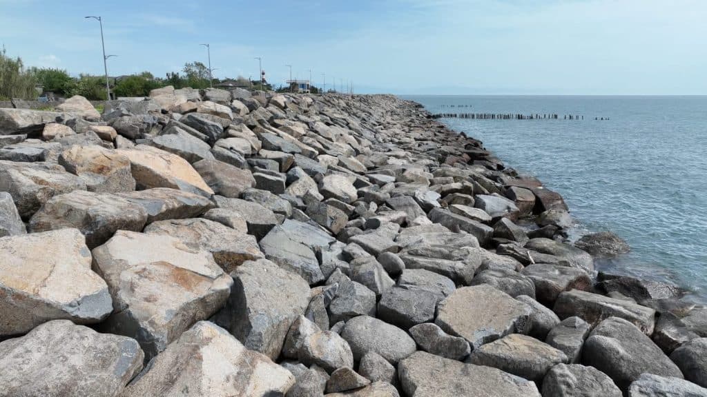 ფოთში ნაპირსამაგრი სამუშაოები მიმდინარეობს - image 2