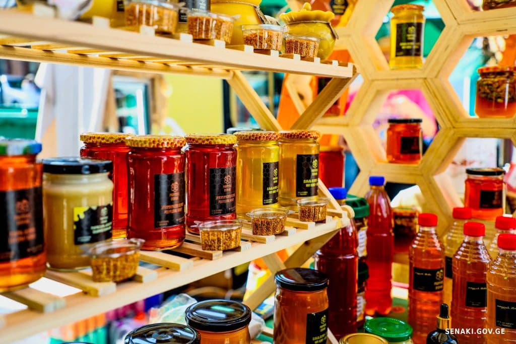 სენაკის მერიამ ქართული ღვინისა და კუთხეების ფესტივალში მიიღო მონაწილეობა - image 4