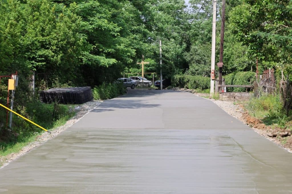 ხობის მერი ზემო ქვალონში გზის რეაბილიტაციის სამუშაოებს გაეცნო - image 2