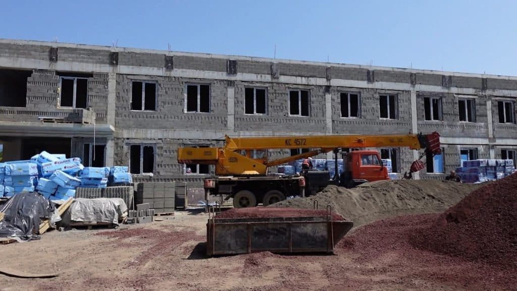 ჩხოროწყუში სოფელ ზუმში 150 მოსწავლეზე გათვლილი საჯარო სკოლის მშენებლობა მიმდინარეობს - image 3