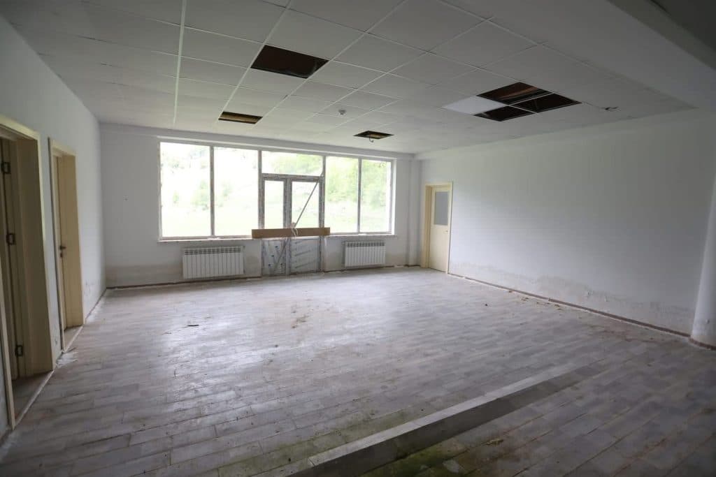 რევაზ სოხაძე ბეჩოსა და მესტიაში პრობლემური ბაღების მდგომარეობას ადგილზე გაეცნო - image 6