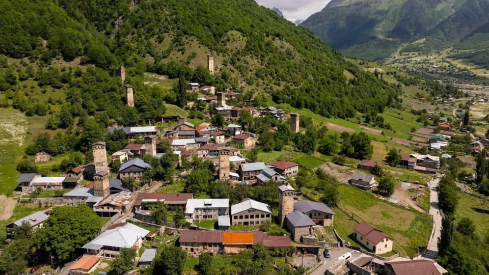 მესტიაში ლაღამის უბნის რეაბილიტაცია მიმდინარეობს