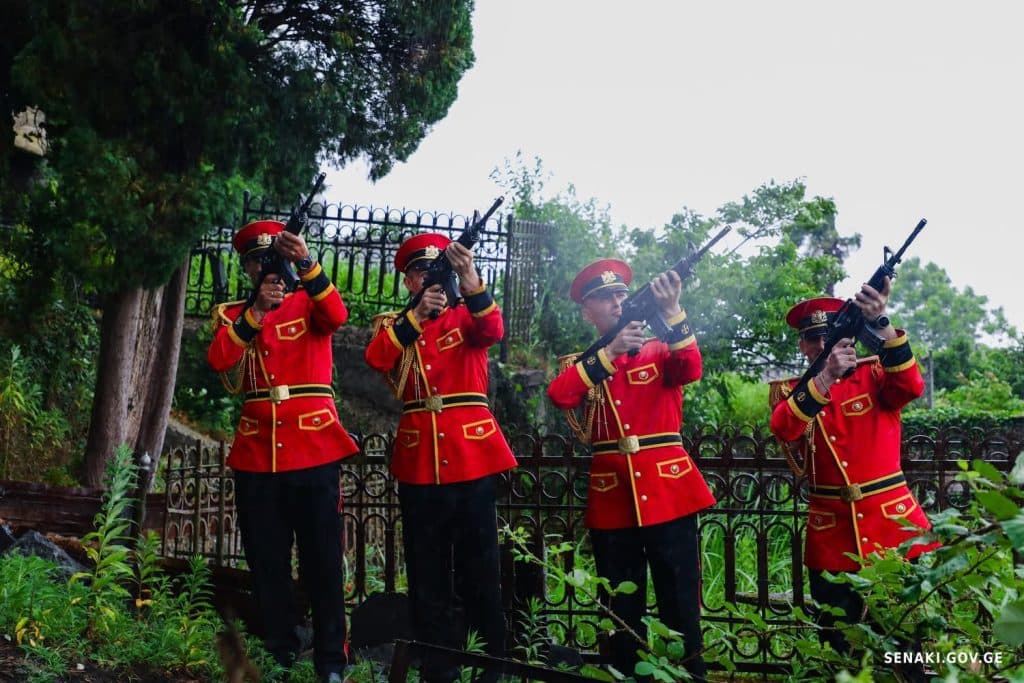 მეორე მსოფლიო ომში დაღუპული სენაკელი ჯარისკაცის ნეშთი 80 წლის შემდეგ ჩამოასვენეს - image 2