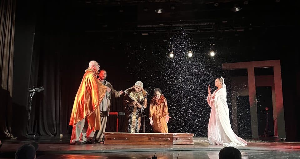 ,,ბილეთი უკანასკნელი წარმოდგენისთვის” – ზუგდიდის თეატრი მაყურებლის წინაშე პრემიერით წარდგა [ფოტო]