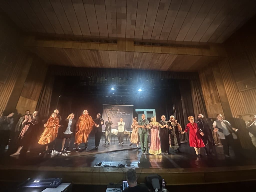 ,,ბილეთი უკანასკნელი წარმოდგენისთვის” – ზუგდიდის თეატრი მაყურებლის წინაშე პრემიერით წარდგა [ფოტო] - image 13