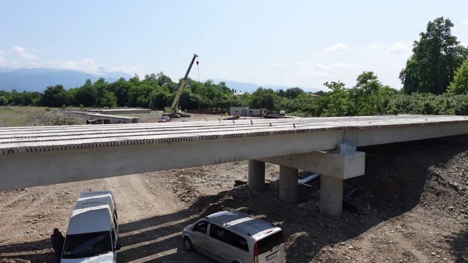 ჩხოროწყუში სოფელ ზუმში საავტომობილო ხიდი შენდება