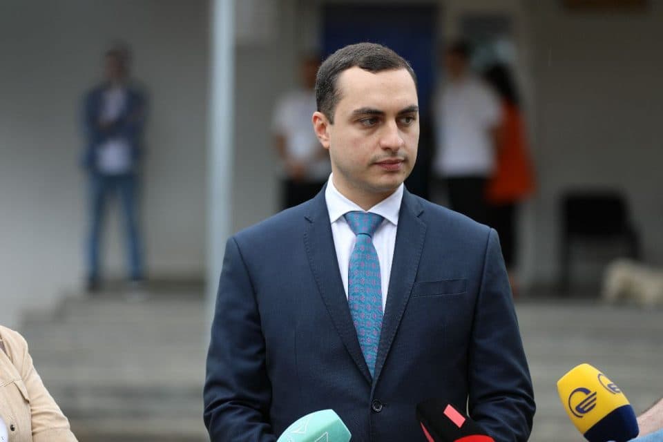 გიორგი ჯინჭარაძე: ჩვენი აბიტურიენტებისთვის უმნიშვნელოვანესი დღეა, მათ შორის აფხაზეთიდან დროებით დევნილი ჩვენი ახალგაზრდებისთვის, რომლებმაც თავისი როლი უნდა შეასრულონ საქართველოს გამთლიანებასა და წარმატებაში.