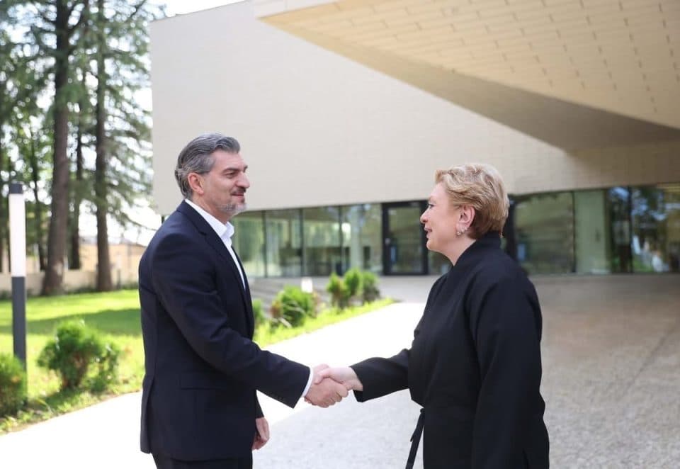 პრეზიდენტი კულტურის მინისტრთან ერთად გამსახურდიას საპრეზიდენტო ცენტრს ესტუმრა [ფოტო]