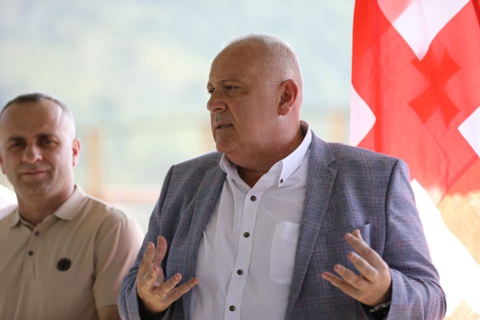 დავით ვერავა აბაშასა და მარტვილში მერობის კანდიდატებთან ერთად მოქალაქეებს შეხვდა