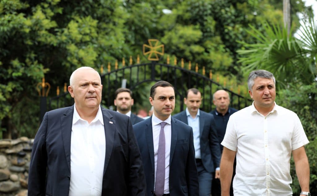 დათო კოდუა: ზუგდიდიდან, მუნიციპალიტეტიდან, რომელიც ღვთისმშობლის ხელთუქმნელი კვართის მასპინძელი და მცველია, სრულიად საქართველოს გილოცავთ მარიამობის ბრწყინვალე დღესასწაულს - image 2