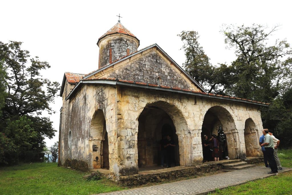 დათო კოდუა: ზუგდიდიდან, მუნიციპალიტეტიდან, რომელიც ღვთისმშობლის ხელთუქმნელი კვართის მასპინძელი და მცველია, სრულიად საქართველოს გილოცავთ მარიამობის ბრწყინვალე დღესასწაულს - image 3