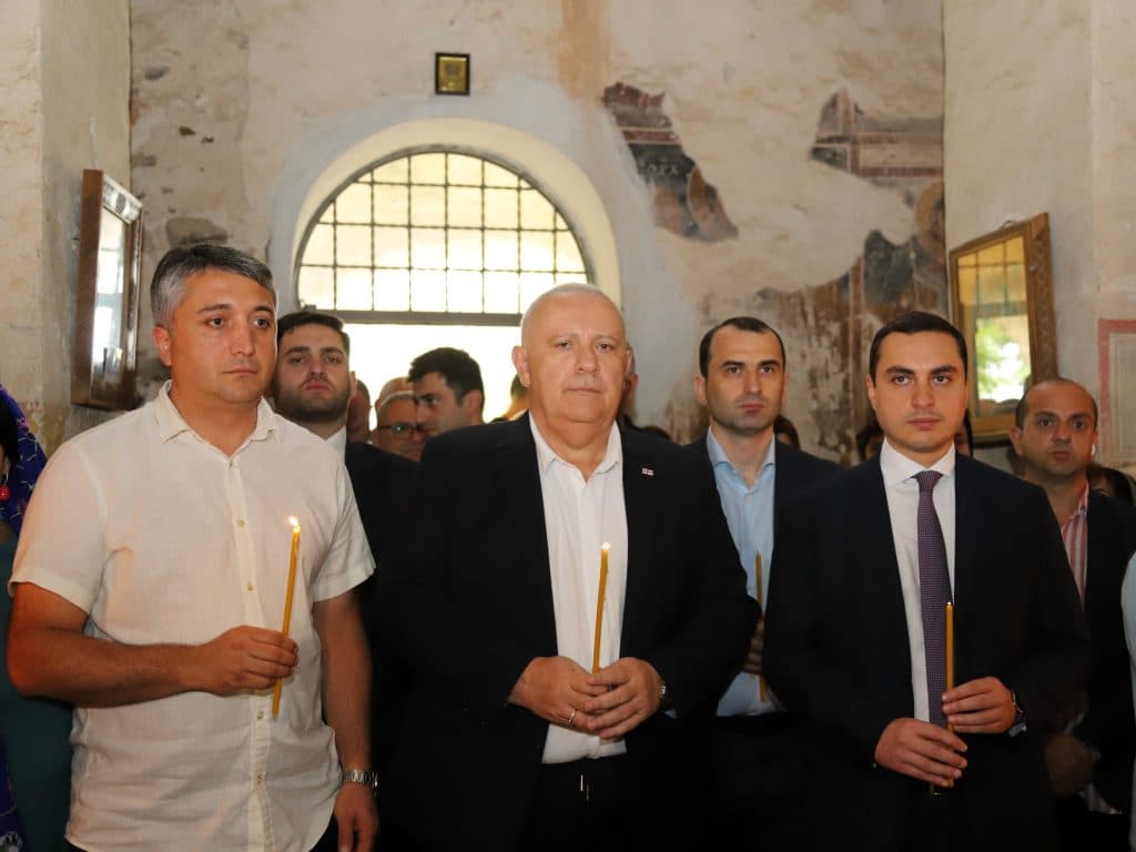 დათო კოდუა: ზუგდიდიდან, მუნიციპალიტეტიდან, რომელიც ღვთისმშობლის ხელთუქმნელი კვართის მასპინძელი და მცველია, სრულიად საქართველოს გილოცავთ მარიამობის ბრწყინვალე დღესასწაულს - image 4