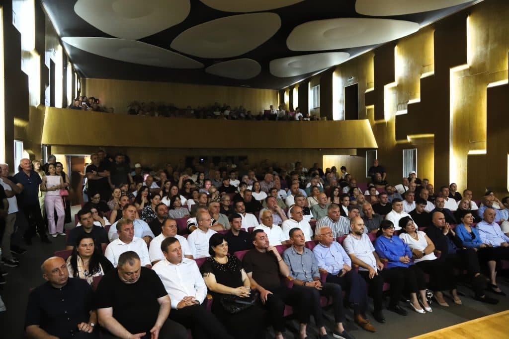 დათო კოდუა: ზუგდიდი ხიდია ოკუპირებულ აფხაზეთთან, ეს მისია ჩვენ გვერგო და ეს მუნიციპალიტეტი უნდა იყოს ყველასგან განსხვავებული, წარმატებული და განვითარებული - image 4