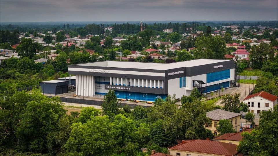 პრემიერ-მინისტრმა ზუგდიდის მულტიფუნქციური სპორტკომპლექსი გახსნა [ფოტო]