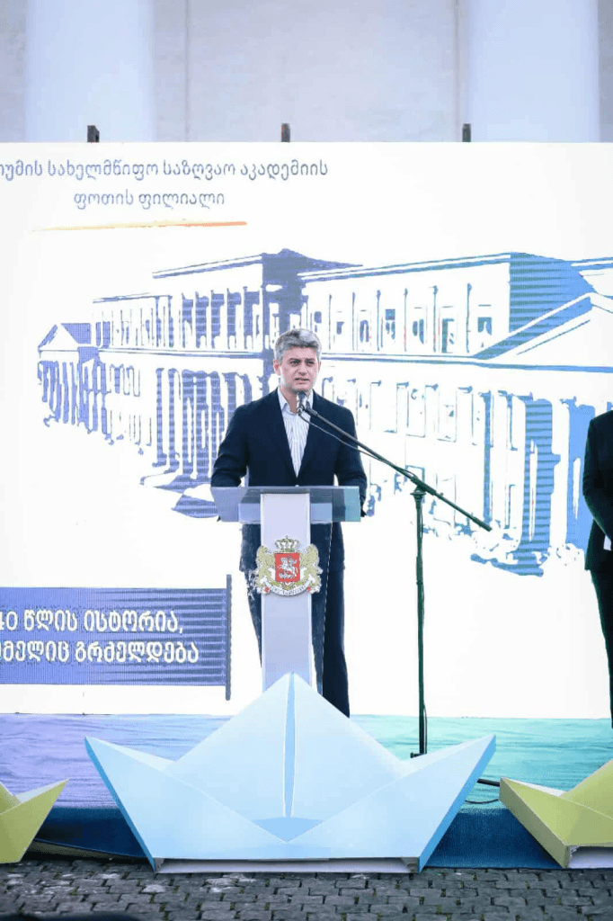 ფოთის მერი ბექა ვაჭარაძე ფოთის საზღვაო აკადემიის ფილიალში ღია კარის დღეს დაესწრო - image 4