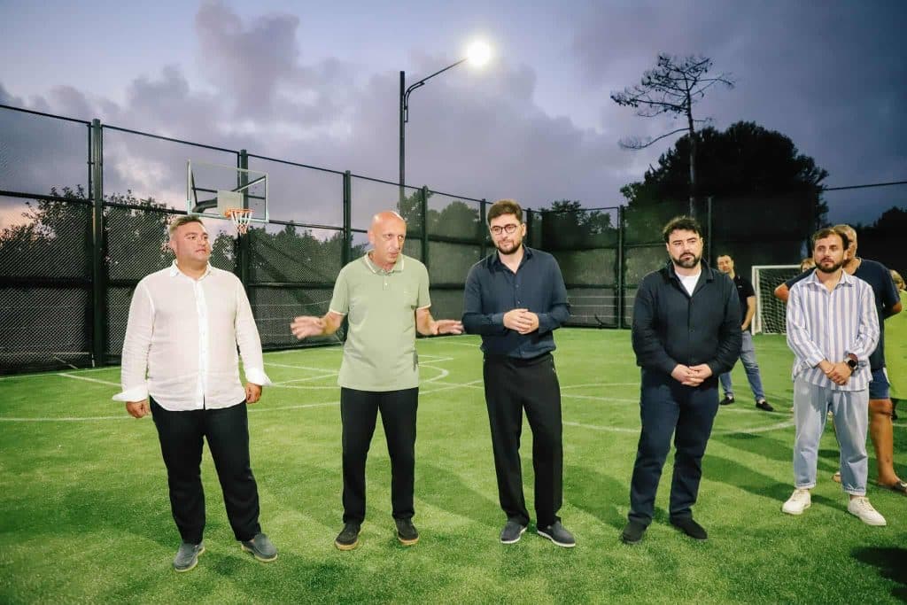 ფოთის მერი ბექა ვაჭარაძე გურიის და მშვიდობის ქუჩების მოსახლეობას შეხვდა - image 2