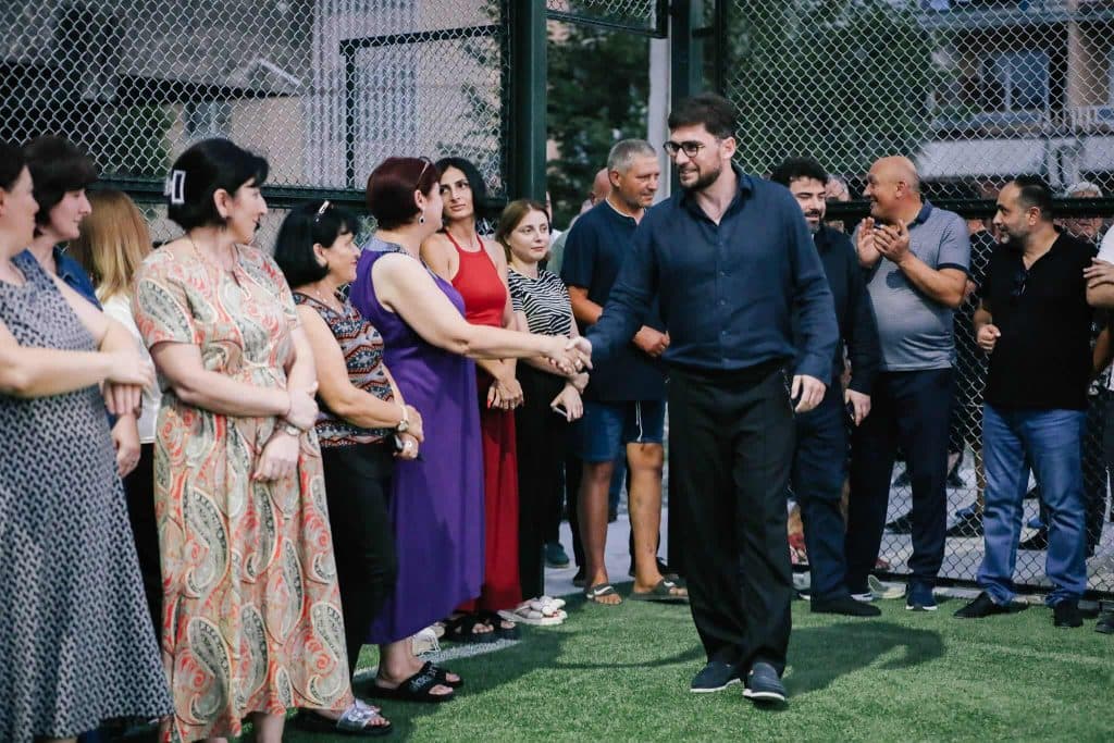 ფოთის მერი ბექა ვაჭარაძე გურიის და მშვიდობის ქუჩების მოსახლეობას შეხვდა - image 5