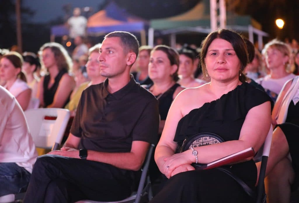 ზუგდიდში კლასიკური მუსიკის ფესტივალზე ოპერის მსოფლიო დონის შემსრულებლებმა იმღერეს [ფოტო] - image 19