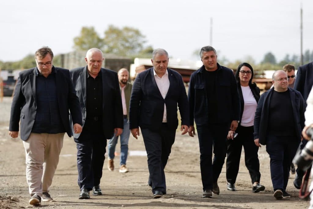 ზუგდიდში 1700-ზე მეტი დევნილი ოჯახისთვის ბინები შენდება - image 2