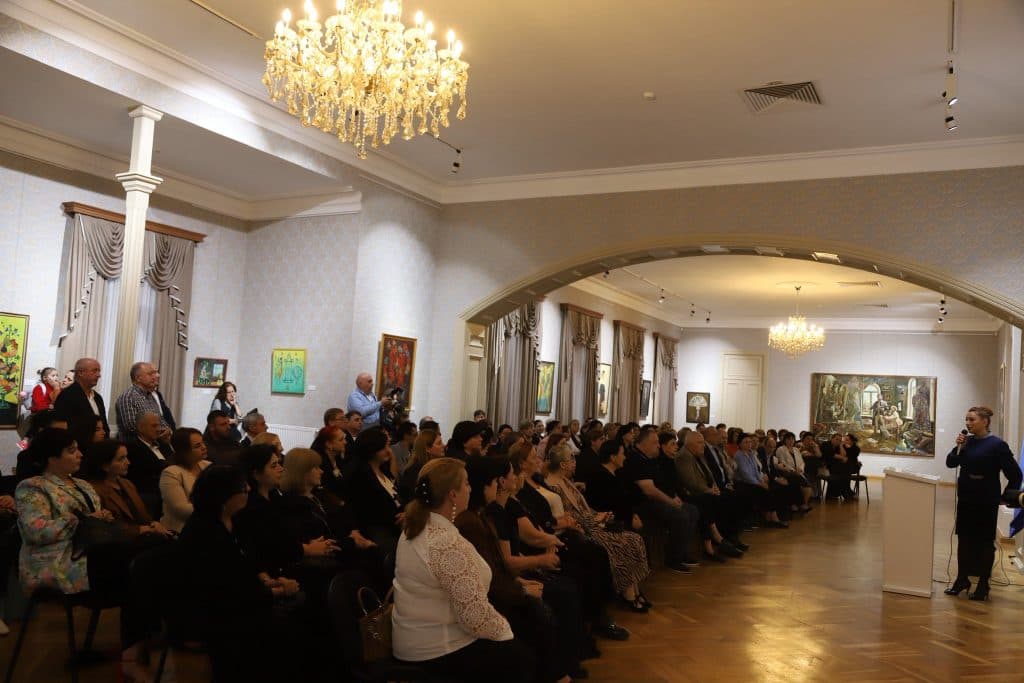 ზუგდიდში დამსახურებული მასწავლებლები დააჯილდოეს - image 5