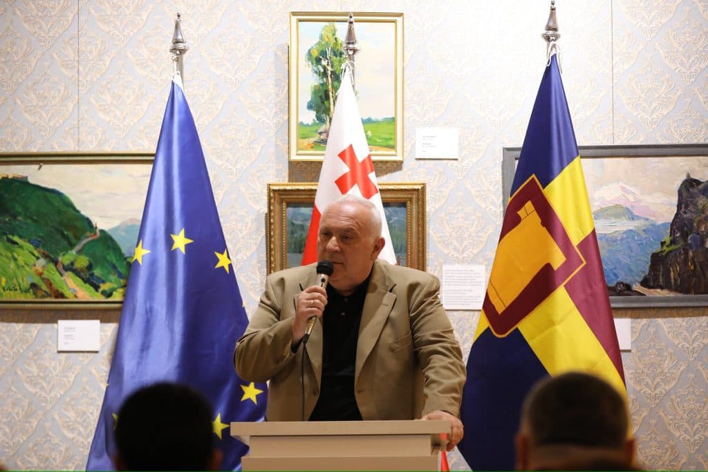 ზუგდიდში დამსახურებული მასწავლებლები დააჯილდოეს - image 2