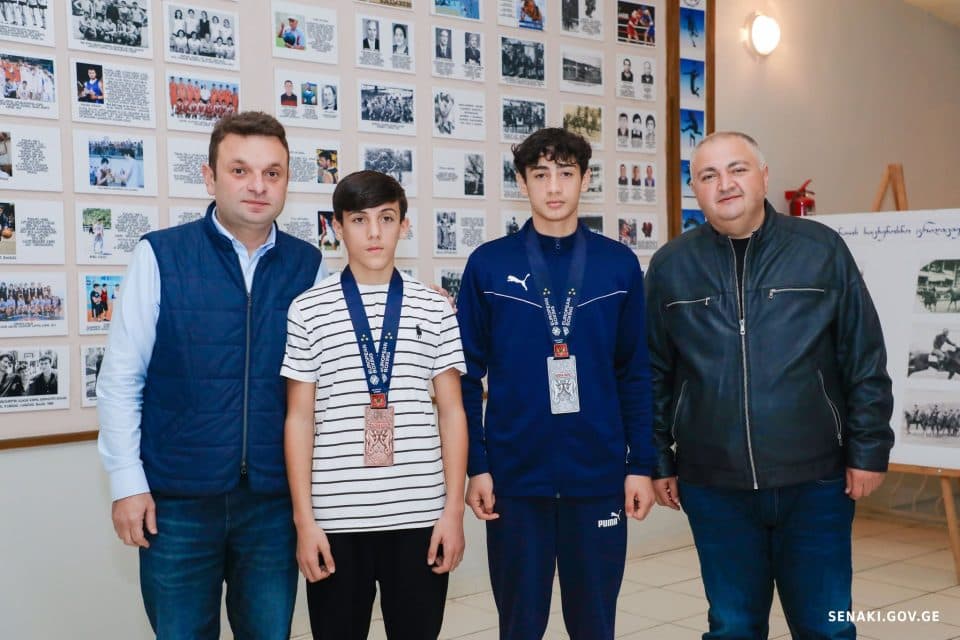 სენაკის მერმა და საკრებულოს თავმჯდომარემ სენაკელ მოკრივეებს ევროპის ჩემპიონატზე მოპოვებული გამარჯვება მიულოცეს