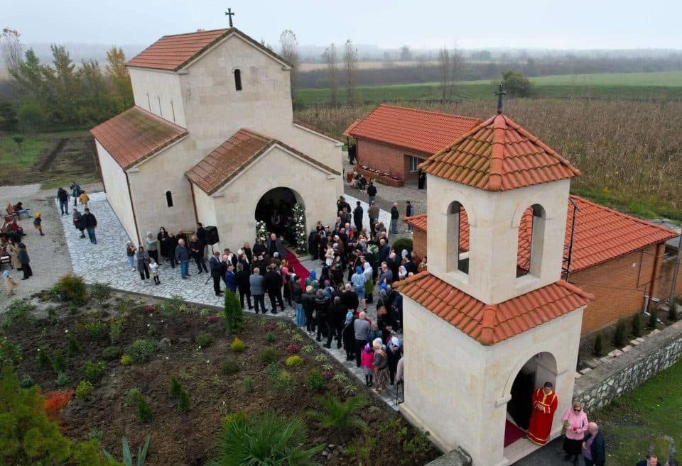 სენაკის სოფელ ისულაში დიდმოწამე ბარბარეს სახელობის ტაძარი პატრიარქის მოსაყდრემ აკურთხა