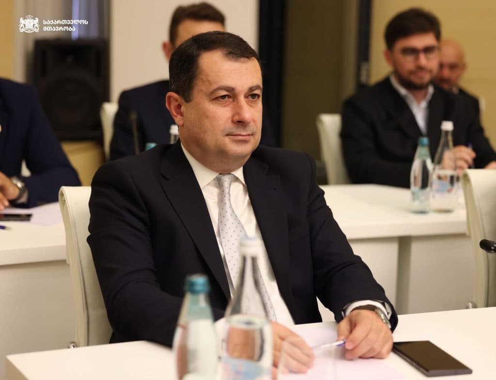პრემიერ-მინისტრმა რეგიონებში სახელმწიფო რწმუნებულებთან და მუნიციპალიტეტების მერებთან მიმდინარე პროექტები და სამომავლო გეგმები განიხილა - image 7