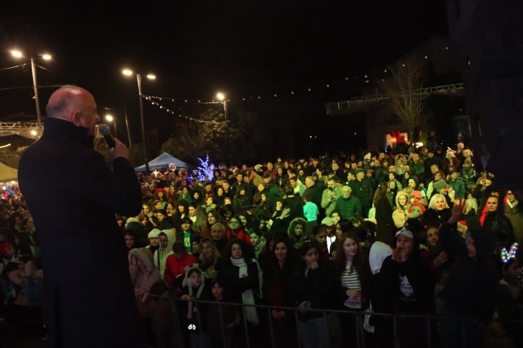 ჩხოროწყუში ნაძვის ხე აანთეს [ახალი წლის დღეები] - image 8