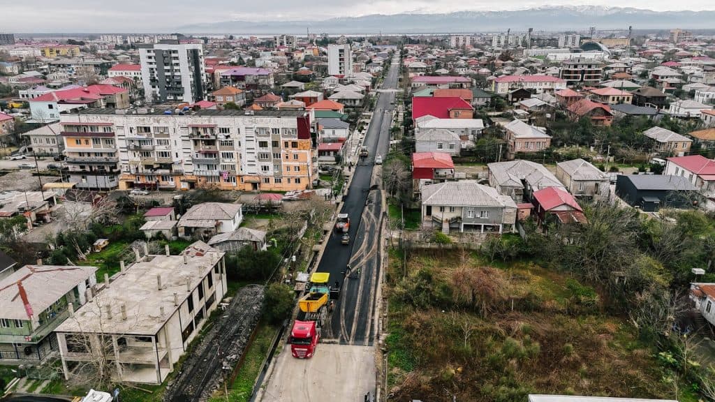 ფოთის მერი: „მინდა მადლობა გადავუხადო საქართველოს პრემიერ-მინისტრს, ბატონ ირაკლი კობახიძეს, დამატებით გამოყოფილი ფინანსური რესურსებისთვის, რომელმაც შესაძლებლობა მოგვცა განგვეხორციელებინა მნიშვნელოვანი ინფრასტრუქტურული პროექტები“ - image 2