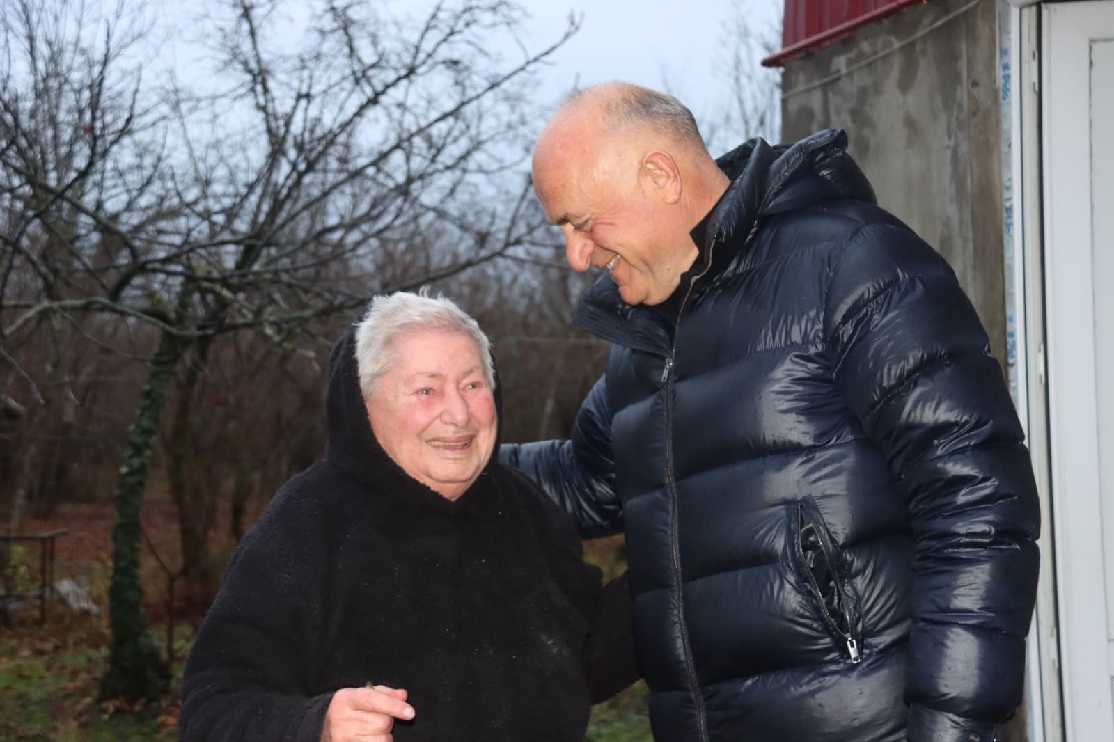 ჩხოროწყუს მერმა სხვადასხვა საჭიროების მქონე ოჯახებს საახალწლო ნობათი გადასცა