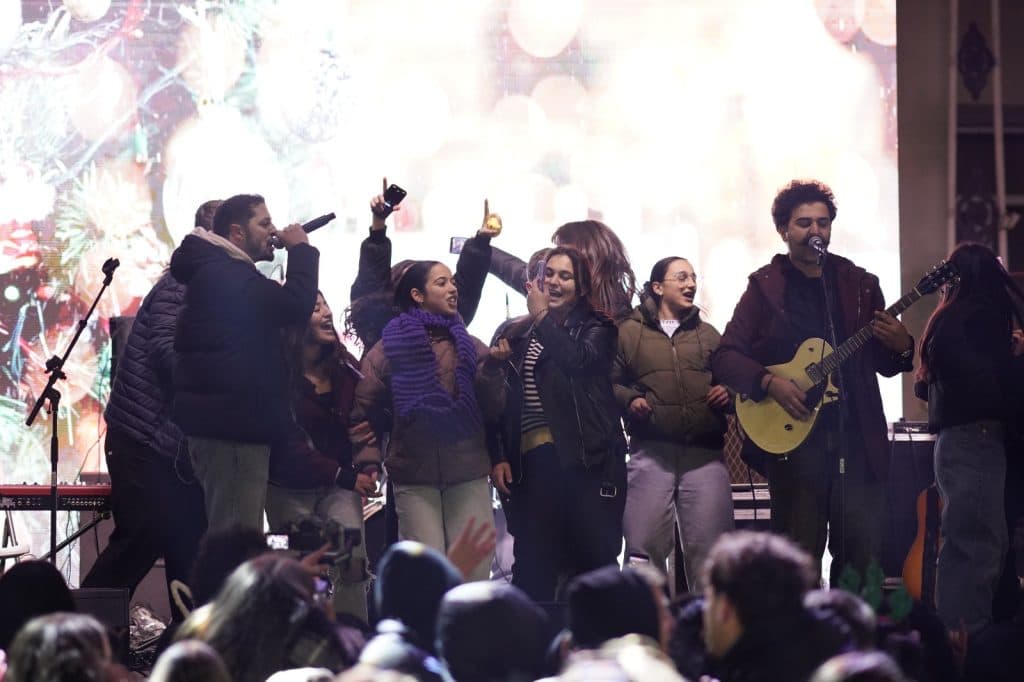 ჩხოროწყუში ნაძვის ხე აანთეს [ახალი წლის დღეები] - image 6