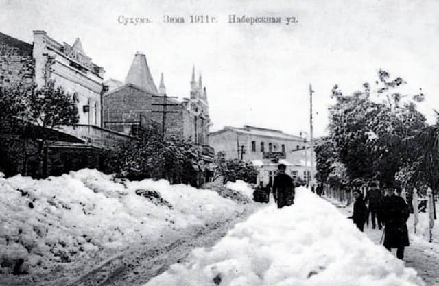 დიდთოვლობა სოხუმში - 115 წლის წინ გადაღებული ფოტოები - image 4