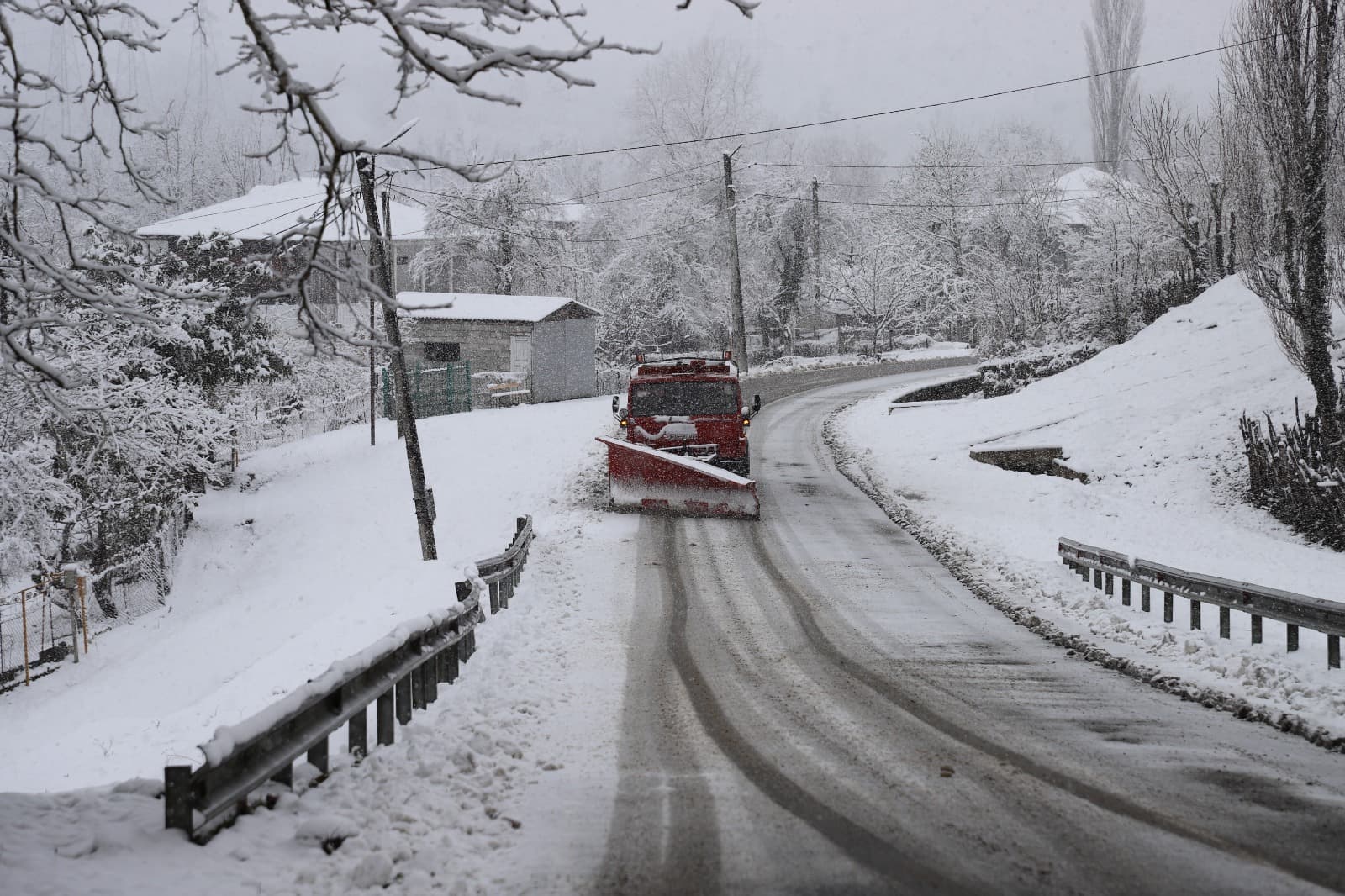 მარტვილის მერია: გზების გაწმენდითი სამუშაოები  ცენტრალურ საავტომობილო გზაზე უწყვეტ რეჟიმში მიმდინარეობს